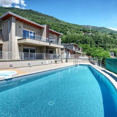 Yellow Lake View By Halldis Gera Lario Exterior foto