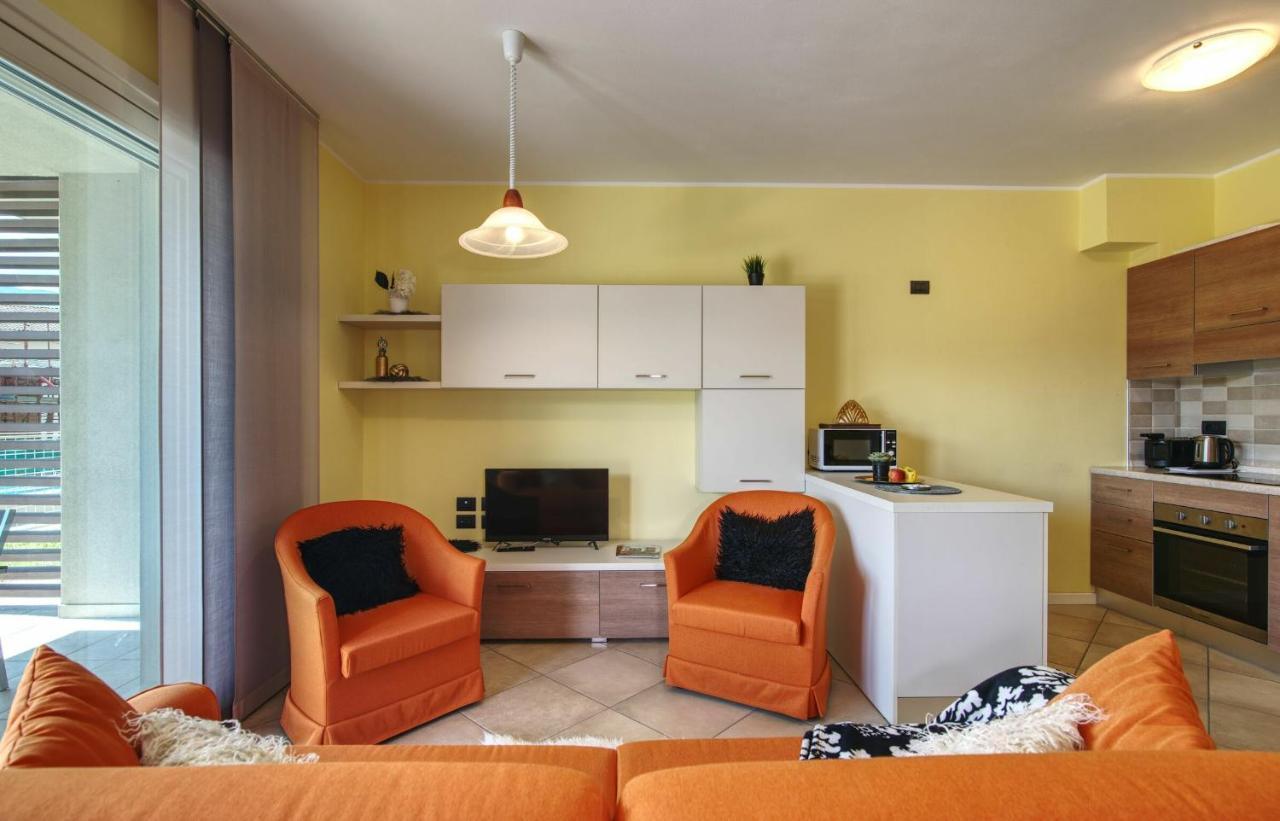 Yellow Lake View By Halldis Gera Lario Exterior foto