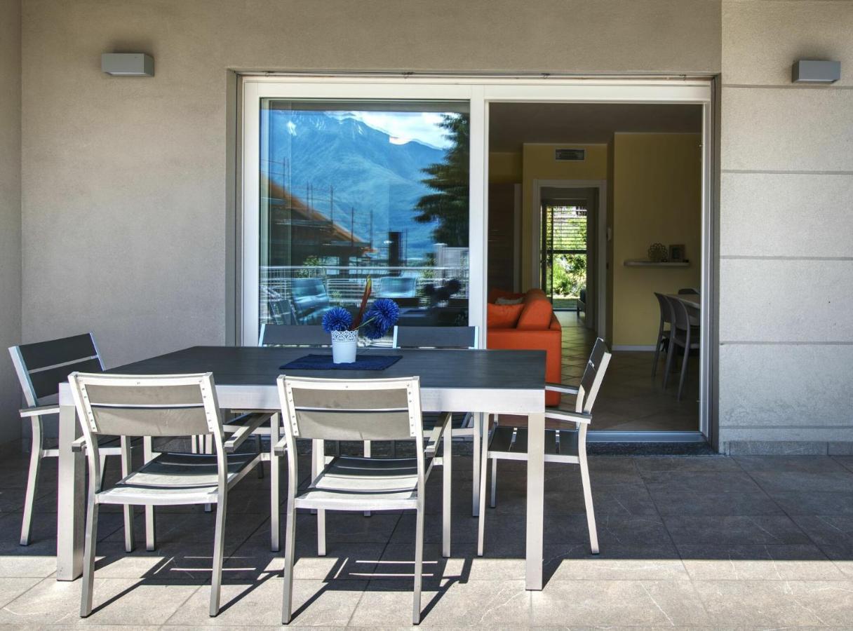 Yellow Lake View By Halldis Gera Lario Exterior foto