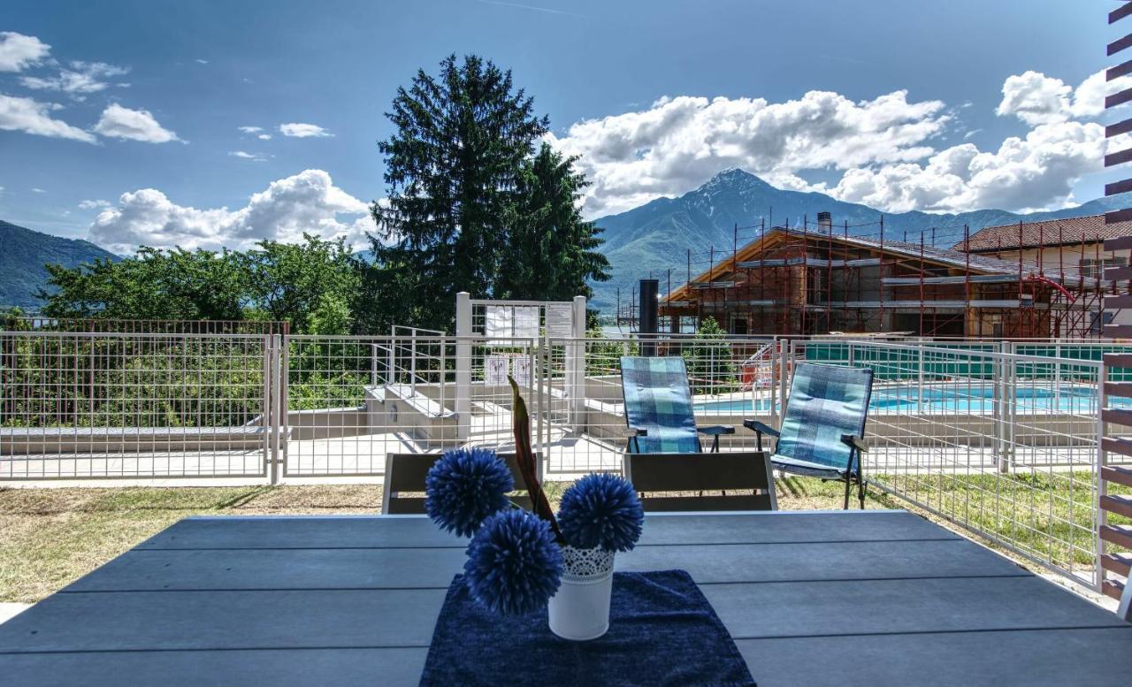 Yellow Lake View By Halldis Gera Lario Exterior foto